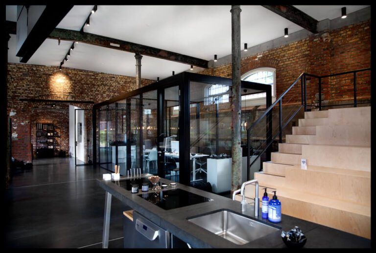 Event Location — Industrial Loft mit Glastrennwänden